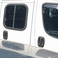 
transport a car + employees on a trailer